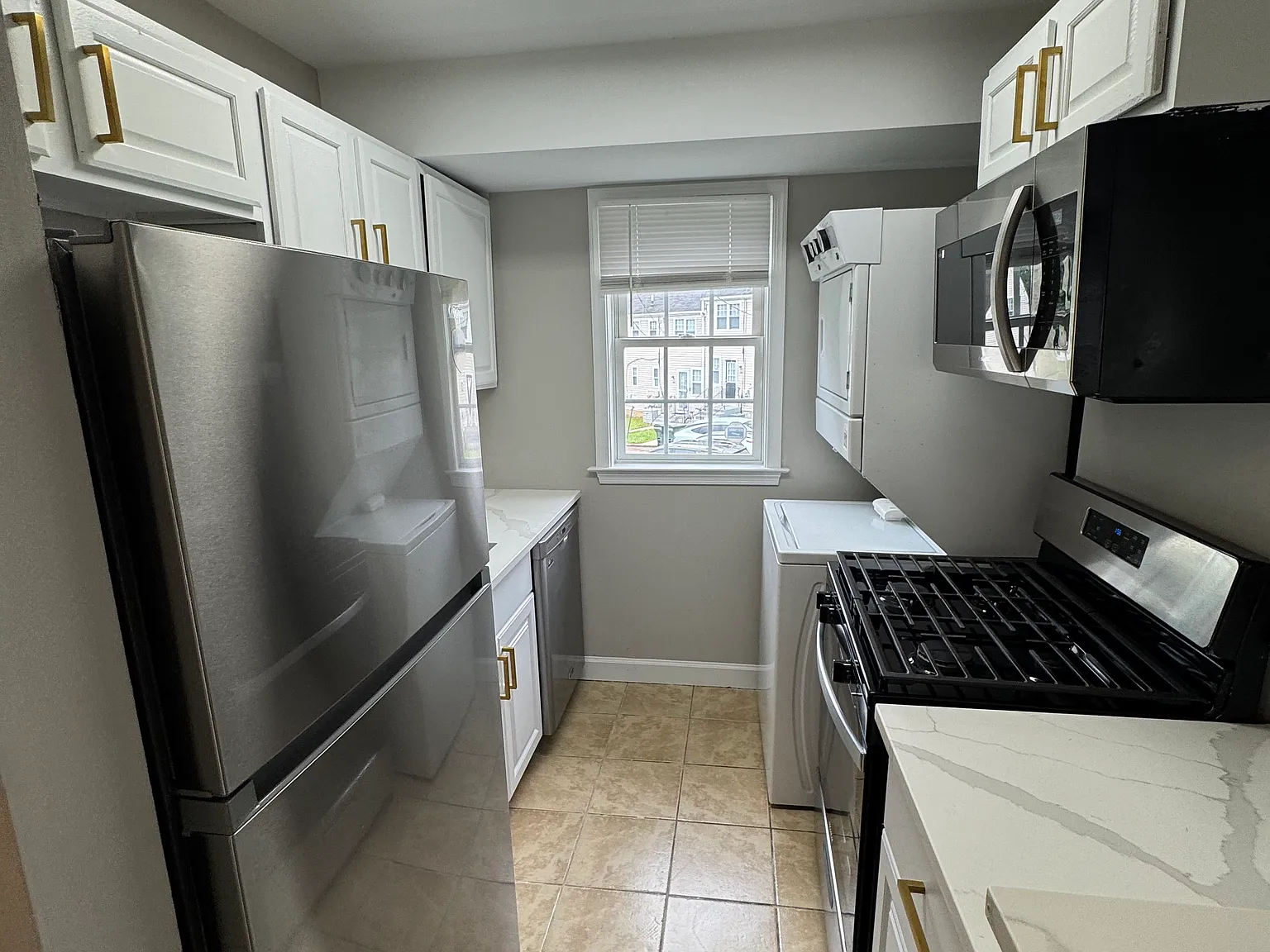 2 bed, 1000 sqft, $2,000 — Photo 4