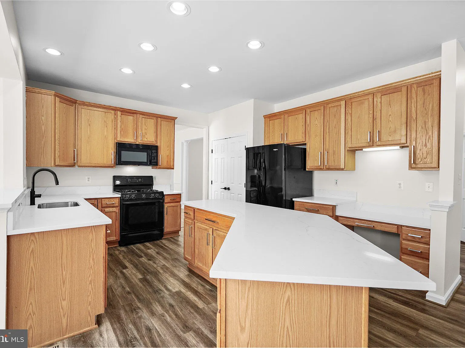 4 bed, 3.5 bath, 4148 sqft, $4,500 — Photo 4