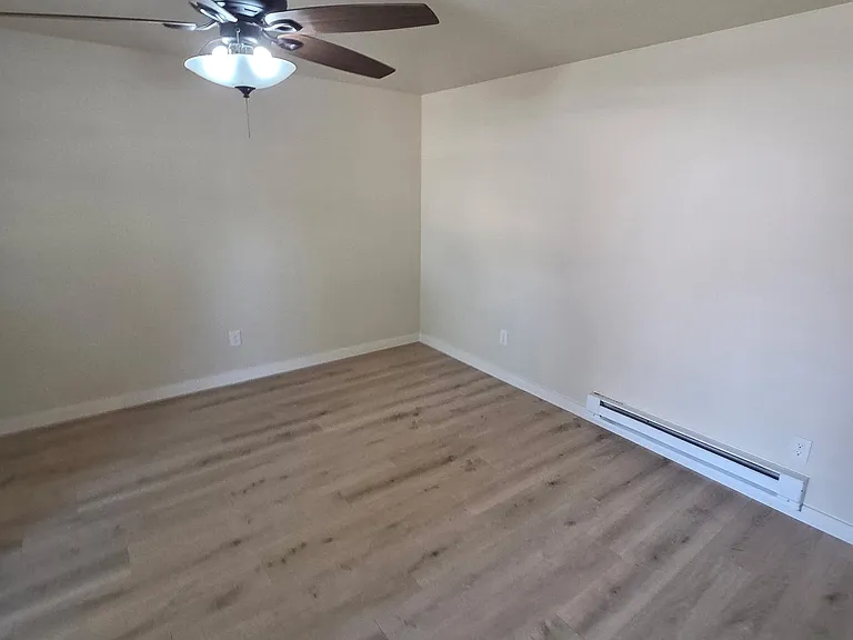 873 N Mercer St — Photo 2