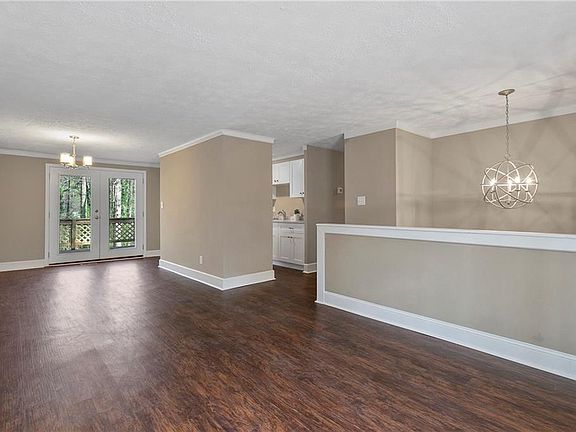 5th image of 3226 Sunderland Dr