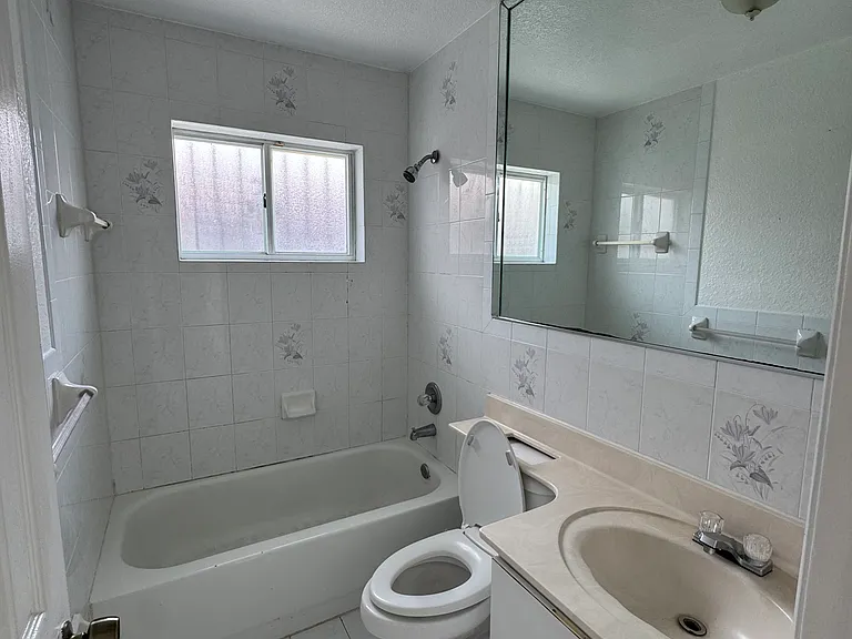 9747 NW 126th Ter — Photo 5
