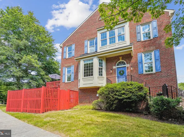 2241 Journet Dr, Dunn Loring, VA 22027