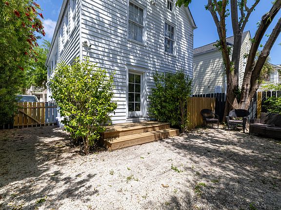 4th image of 33 Bogard St