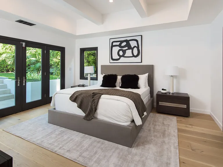 1378 N Doheny Dr — Photo 8
