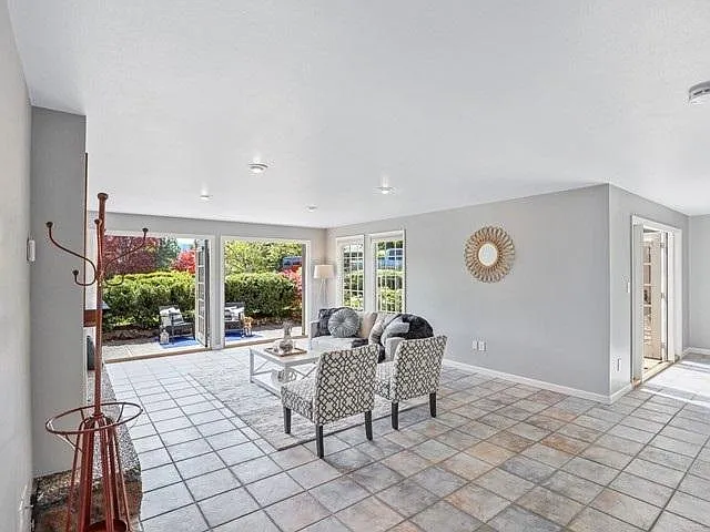 608 S Shoreline Dr — Photo 4