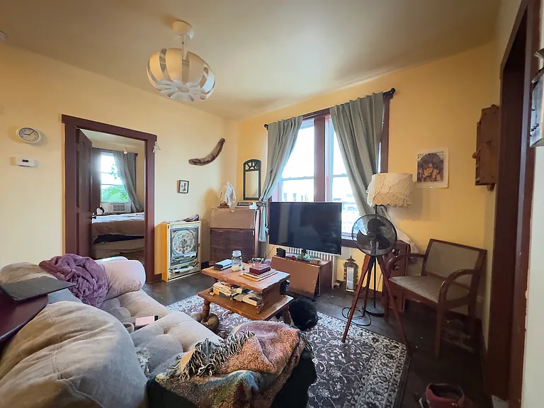 321 Schaefer St #2R — Photo 8