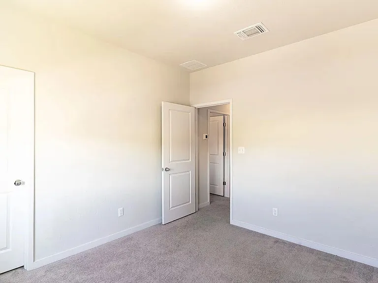 605 W South St #321 — Photo 10