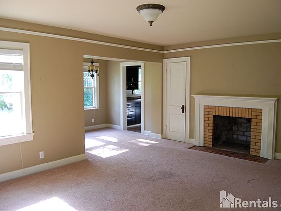 2nd image of 2741 S Glendale Ave