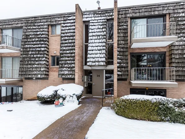 1414 Forest Green Dr, Coraopolis, PA 15108