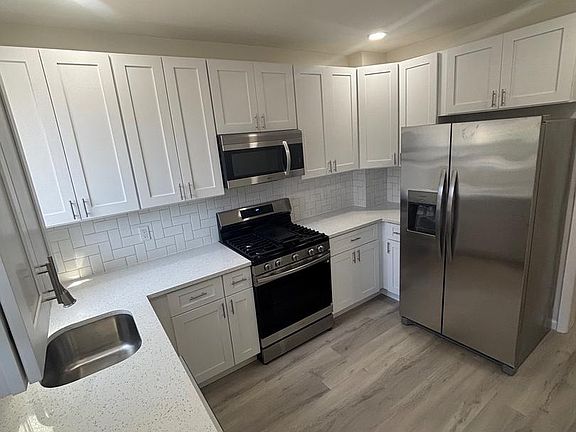 5th image of 6769 Woodley Rd
