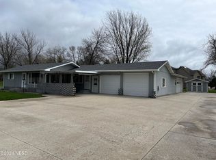 475 S Lake Dr, Watertown, SD 57201