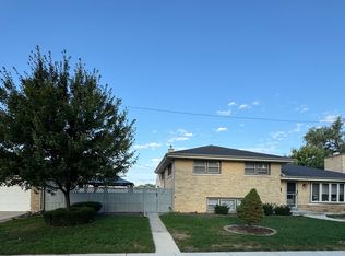 5501 Mulford St, Skokie, IL 60077