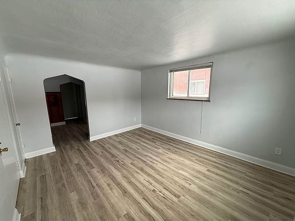 5th image of 4328 Oakwood Ave #1