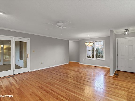 4th image of 927 Jamestown Way