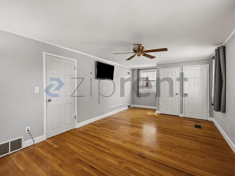 371 Salem St — Photo 11