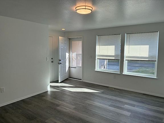 2nd image of 15808-15810 94th Avenue Ct E