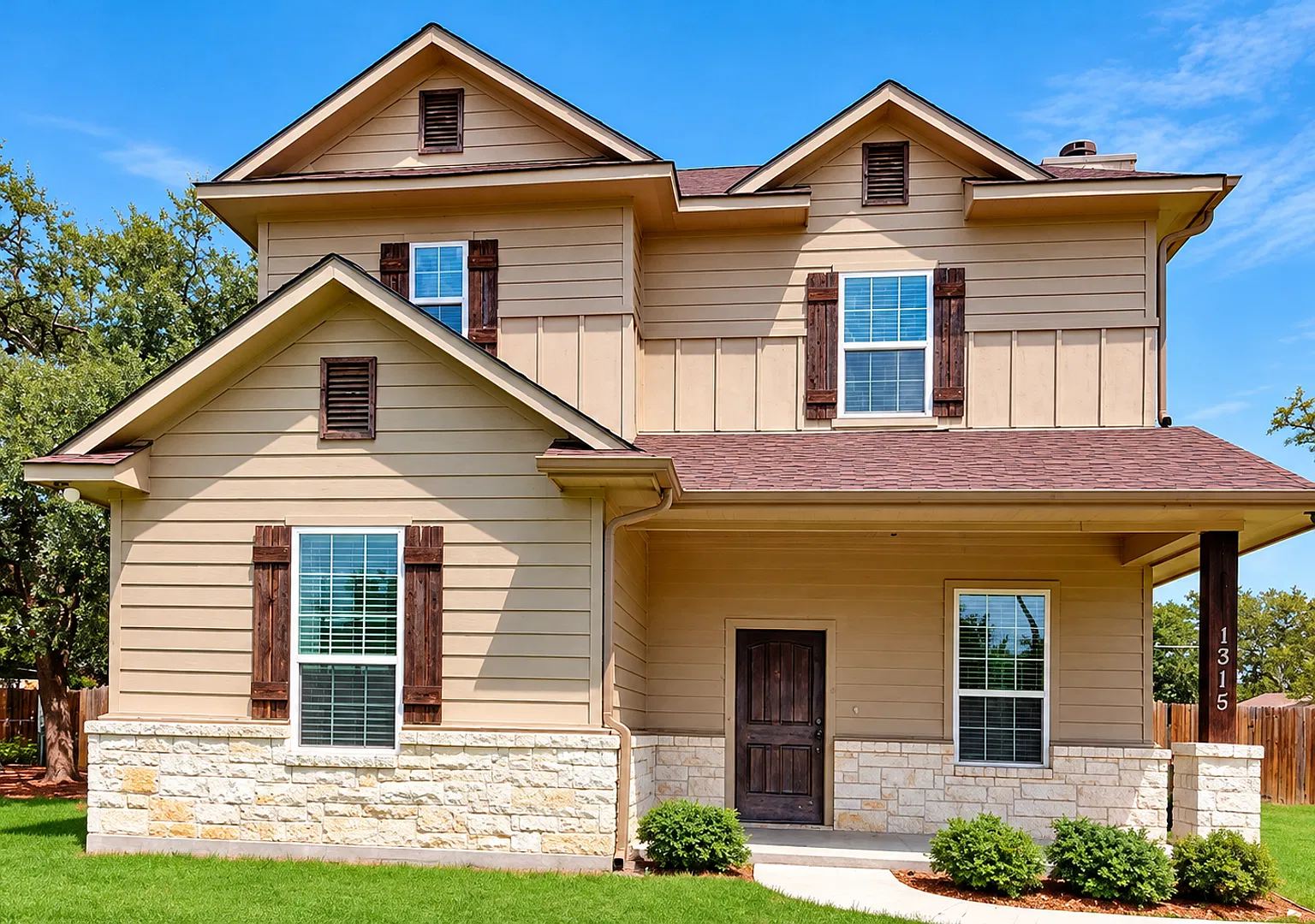 Luxury 4-Bedroom Bungalow in Eastgate Half-Mile from Texas A&M! — Photo 1