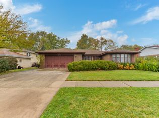 904 W Kirchhoff Rd, Arlington Heights, IL 60005