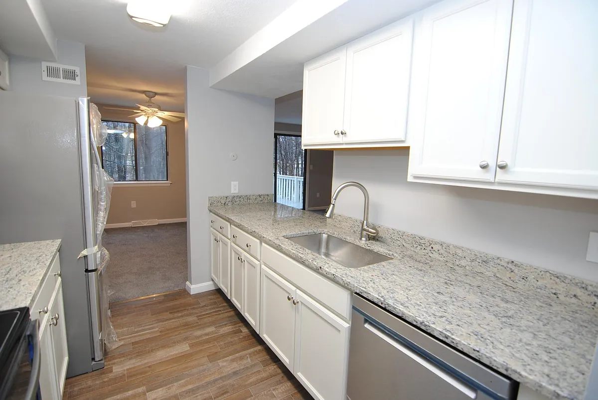 Kitchen - 4 Black Oak Dr #B4