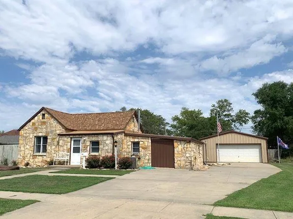 511 Clay St, Minneapolis, KS 67467