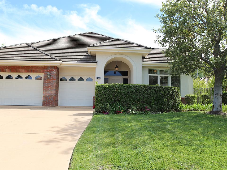 Front of Lake Sherwood Home