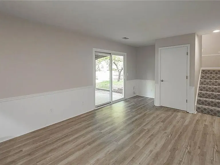 14723 S Wyandotte Dr — Photo 9