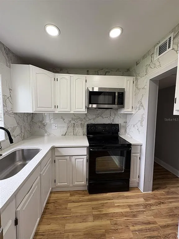 3 bed, 1.0 bath, 1050 sqft, $2,149 — Photo 4