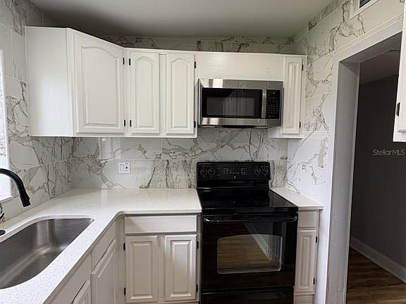 4th image of 821 S Solandra Dr