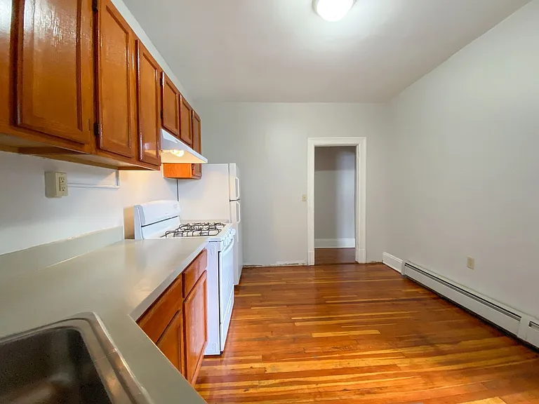 291 Buckingham St / Luca Investments LLC — Photo 39