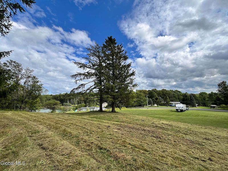 5th image of 141 Sawyer Hollow Road