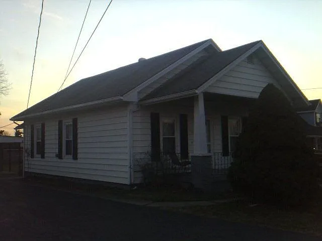 950 Fairview Ave photo 1