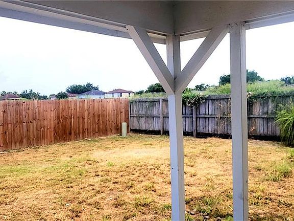 3rd image of 908 Thornwood Dr