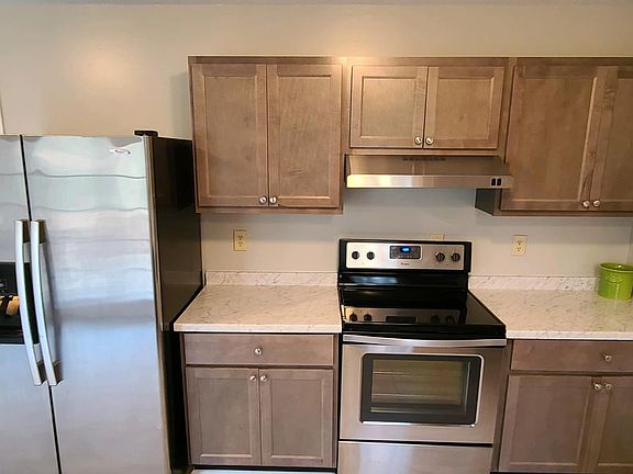 4th image of 145 York Ct
