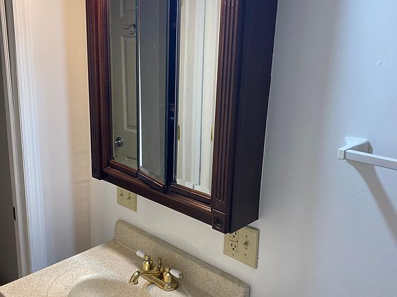 2nd image of 94 Morris St #1R