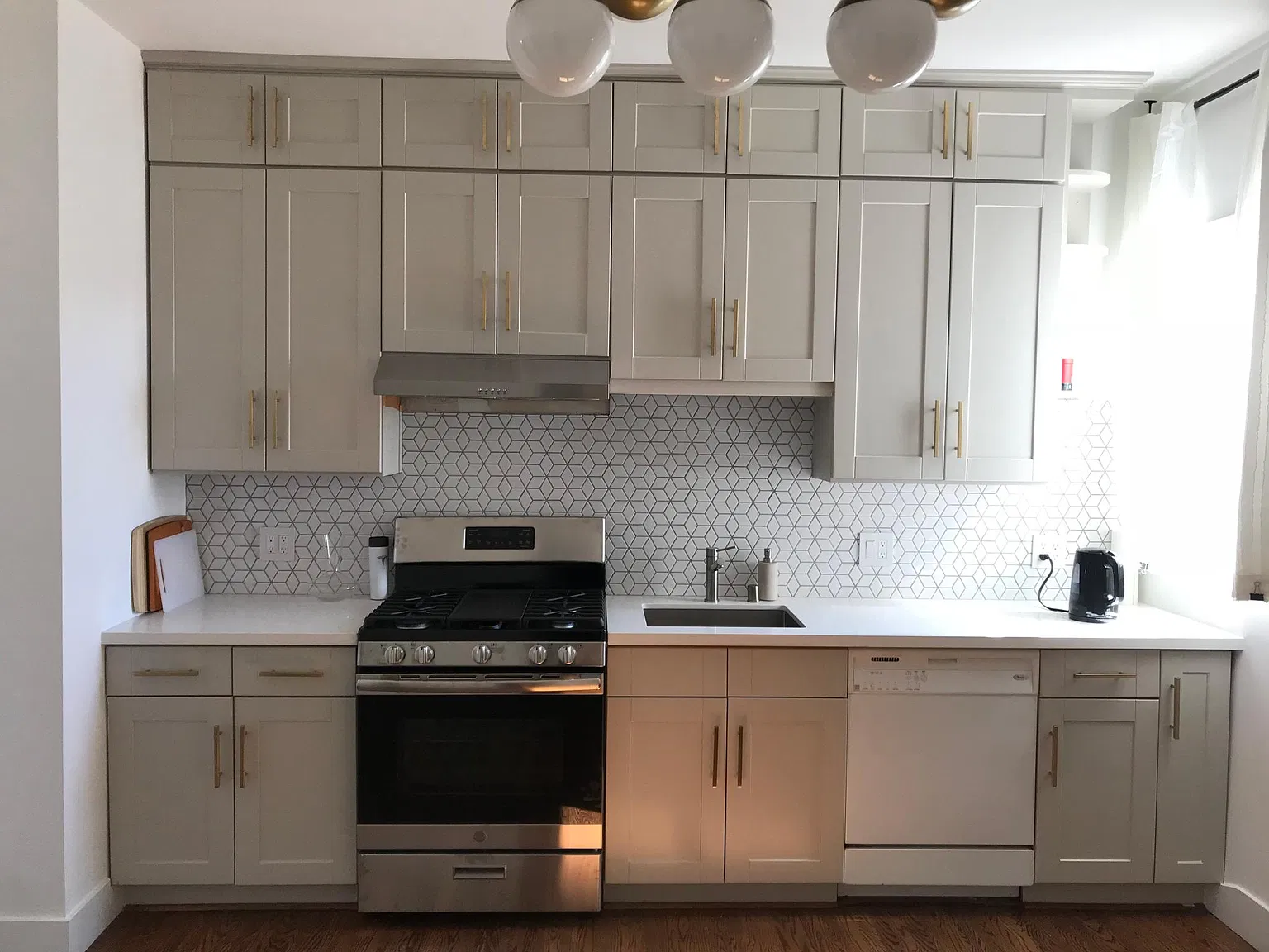 1431 Shafter Ave — Photo 2