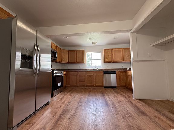 5th image of 817 S 5th St