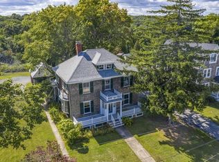 35 Mayflower St, Plymouth, MA 02360