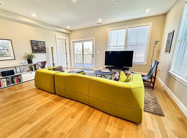 4 bed, 1935 sqft, $4,800 — Photo 4
