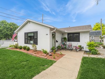104 E 3rd Ave, Indianola, IA, 50125