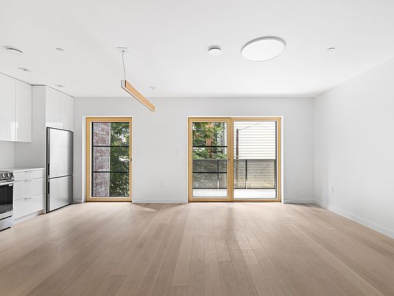 3rd image of 369 Manhattan Ave #3