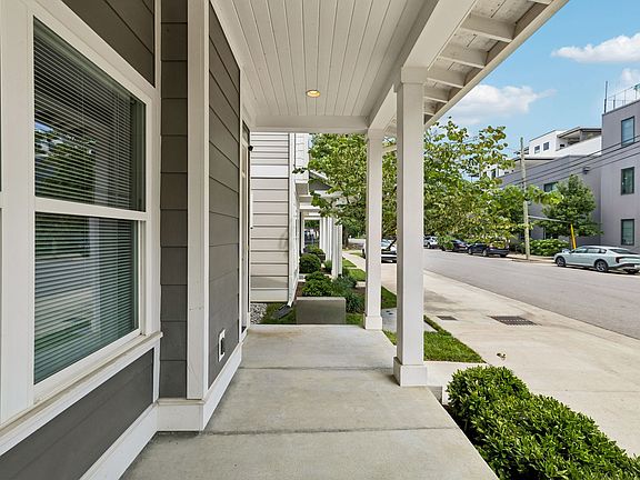 4th image of 440 Merritt Ave