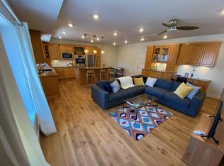 301 Old Whitfield St, Guilford, CT 06437