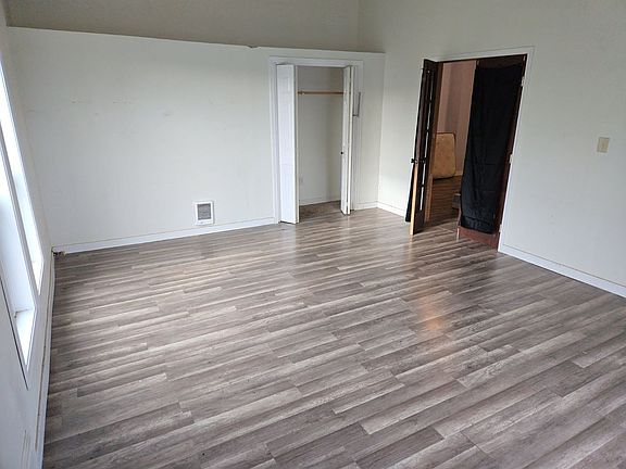 4th image of 435 Ash St