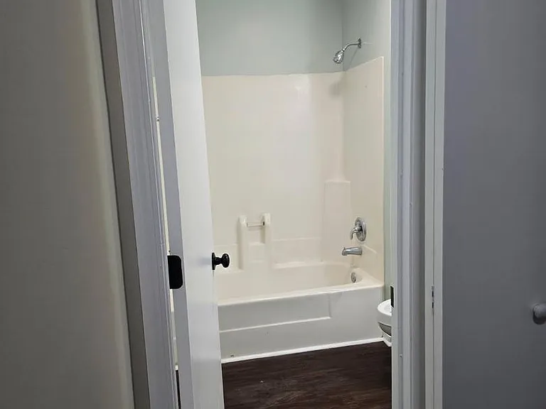 401 Hilltop Dr — Photo 16