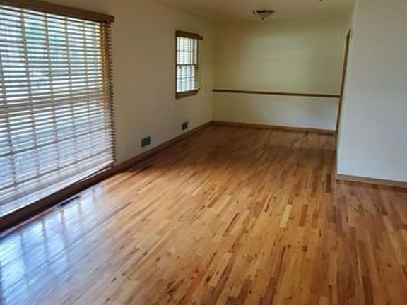 4th image of 11140 Washington St