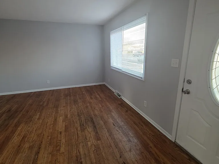 4902 43rd Ave #1 — Photo 3