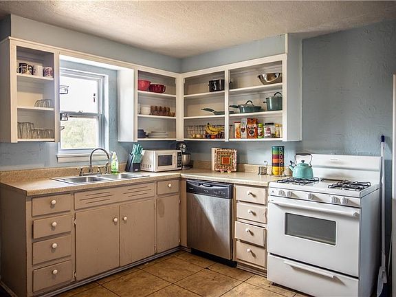 5th image of 108 Florence Dr