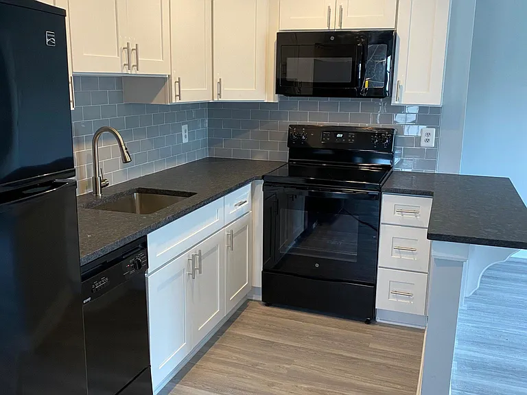 1707 Dewitt Ave #F — Photo 8