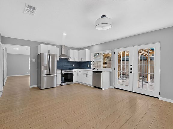 5th image of 3104 Raintree Dr