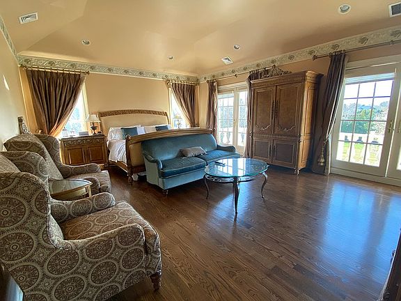 2nd image of 7 Hickory Dr